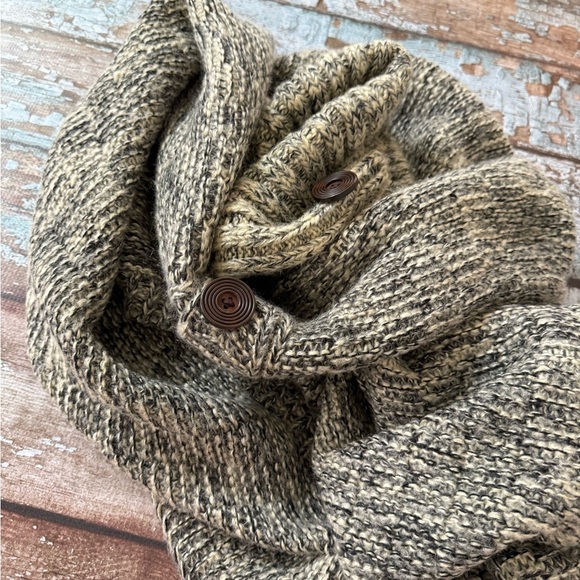 Button-Up Women's Sweater - Picture 3 of 8